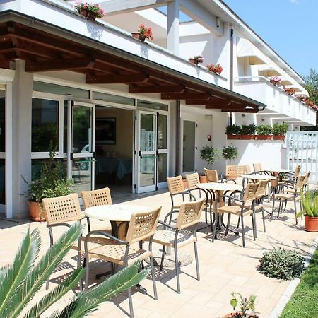 Hotel Mare Azzurro Terracina Exterior foto