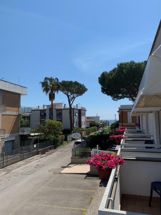 Hotel Mare Azzurro Terracina Exterior foto